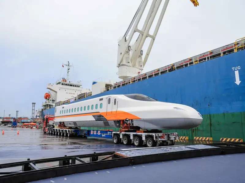 高鐵N700ST新世代列車首組抵高雄　李昆澤籲運能服務安全全面提升