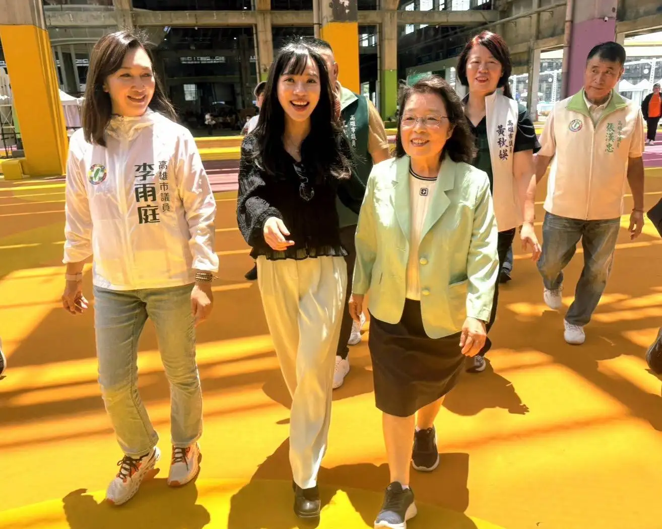 澎湖縣議員吳淑瑾透過實地了解親子遊憩、休閒運動及鐵道空間活化成果，盼借鏡高雄經驗，打造符合澎湖海島氣候及家庭需求的全齡生活館。（高雄市政府提供）