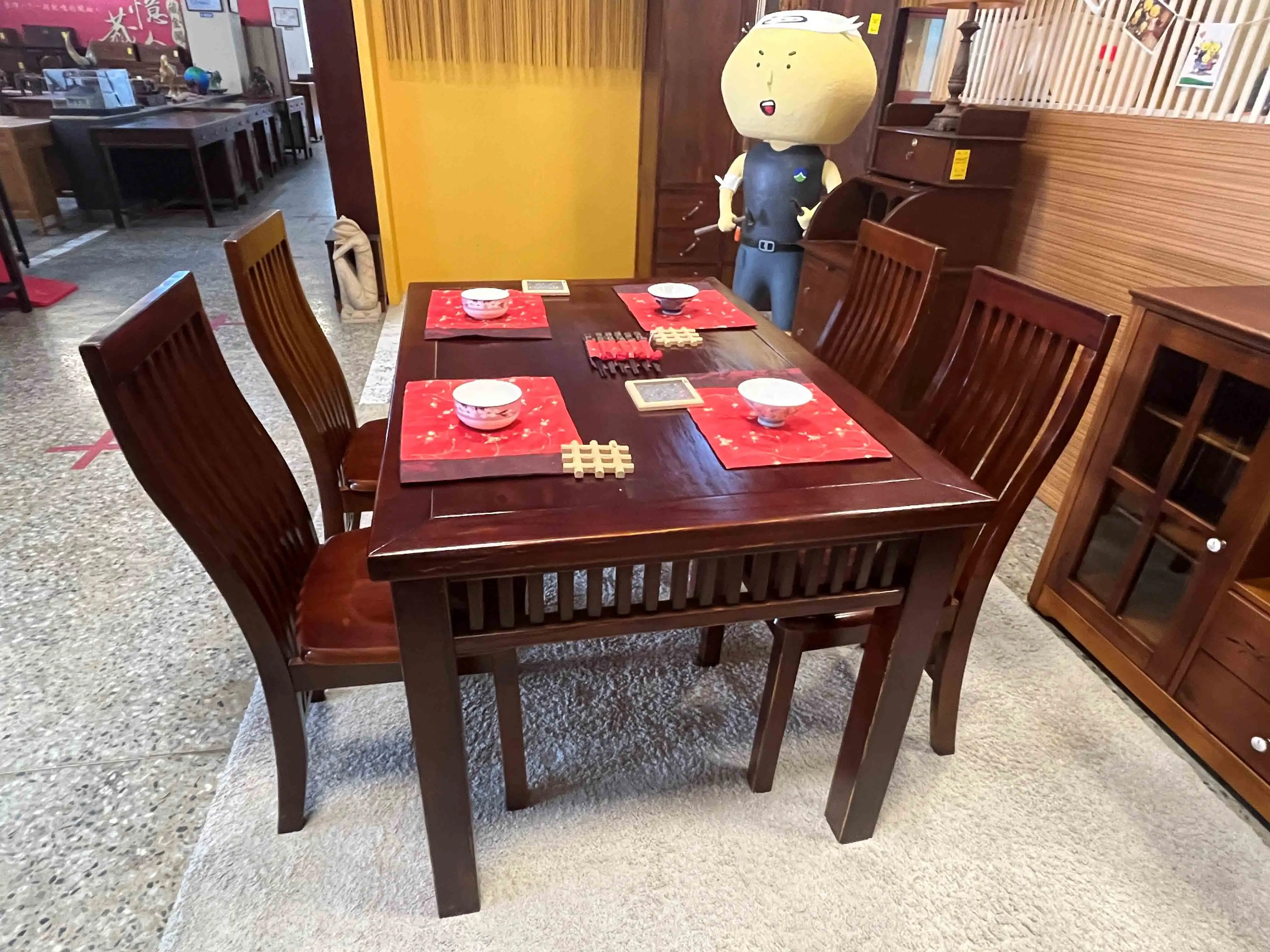 再生傢俱則於上午10時開放競標。(台南市政府環保局提供)