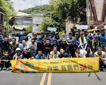 遠雄文教公益基金會號召21名志工前往新竹縣關西國中進行校園修繕，並與棒球隊球員分工合作，改善訓練及校園環境。（遠雄基金會提供）