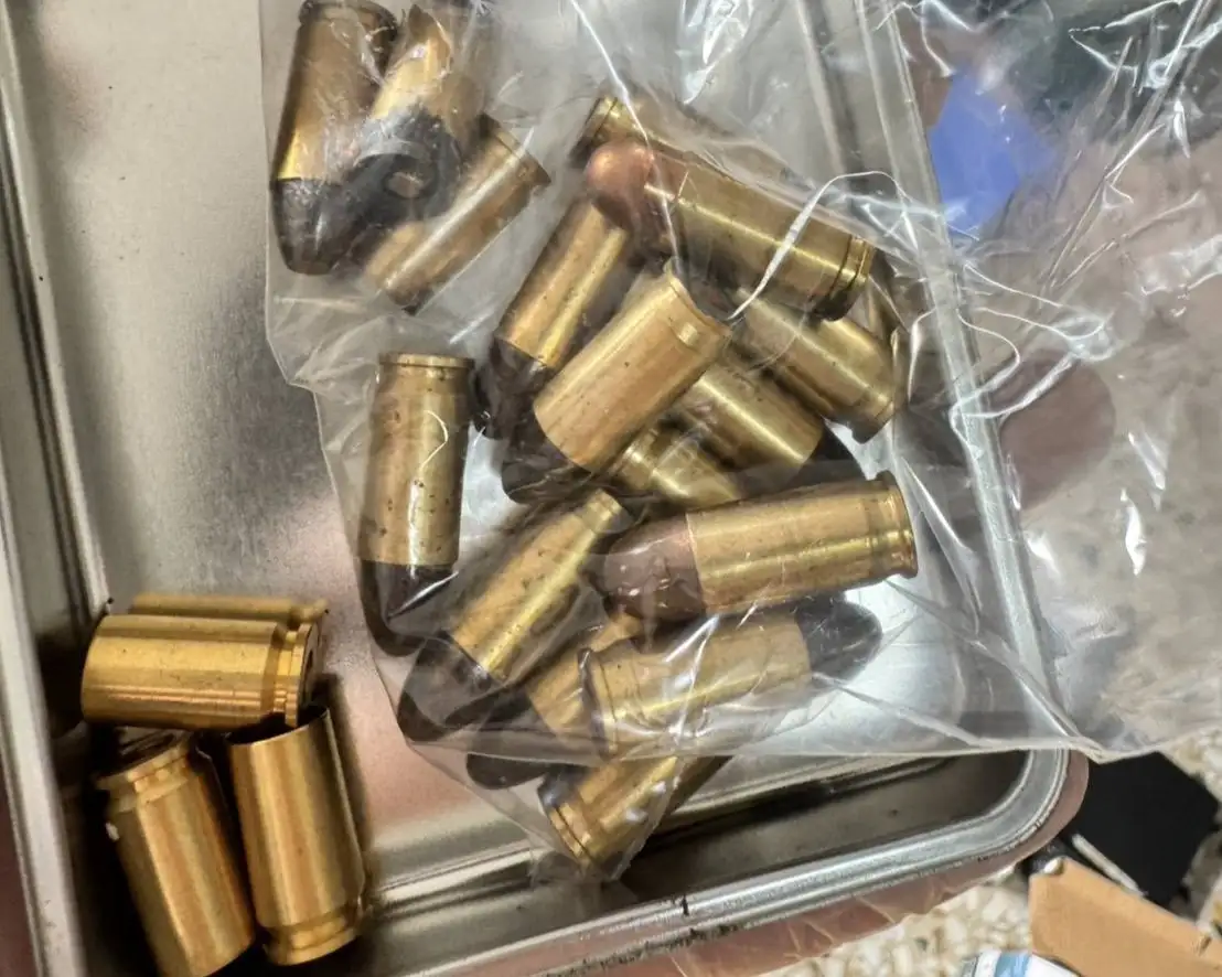 不僅查獲大量毒品還有改造手槍彈匣3個及子彈15顆等物。(台南市政府警察局少年警察隊提供)