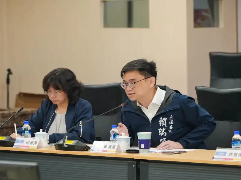 賴瑞隆提高雄機場三階段升級  擘劃24小時海上國際機場