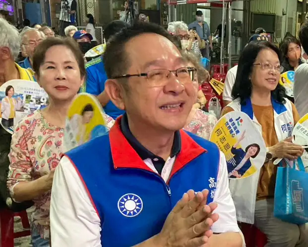高雄市議員方信淵關切岡山螺絲扣件產業面臨國際關稅及碳邊境機制衝擊，呼籲市府從金融、租稅及市場開拓等面向提供實質協助。（記者吳文生攝）