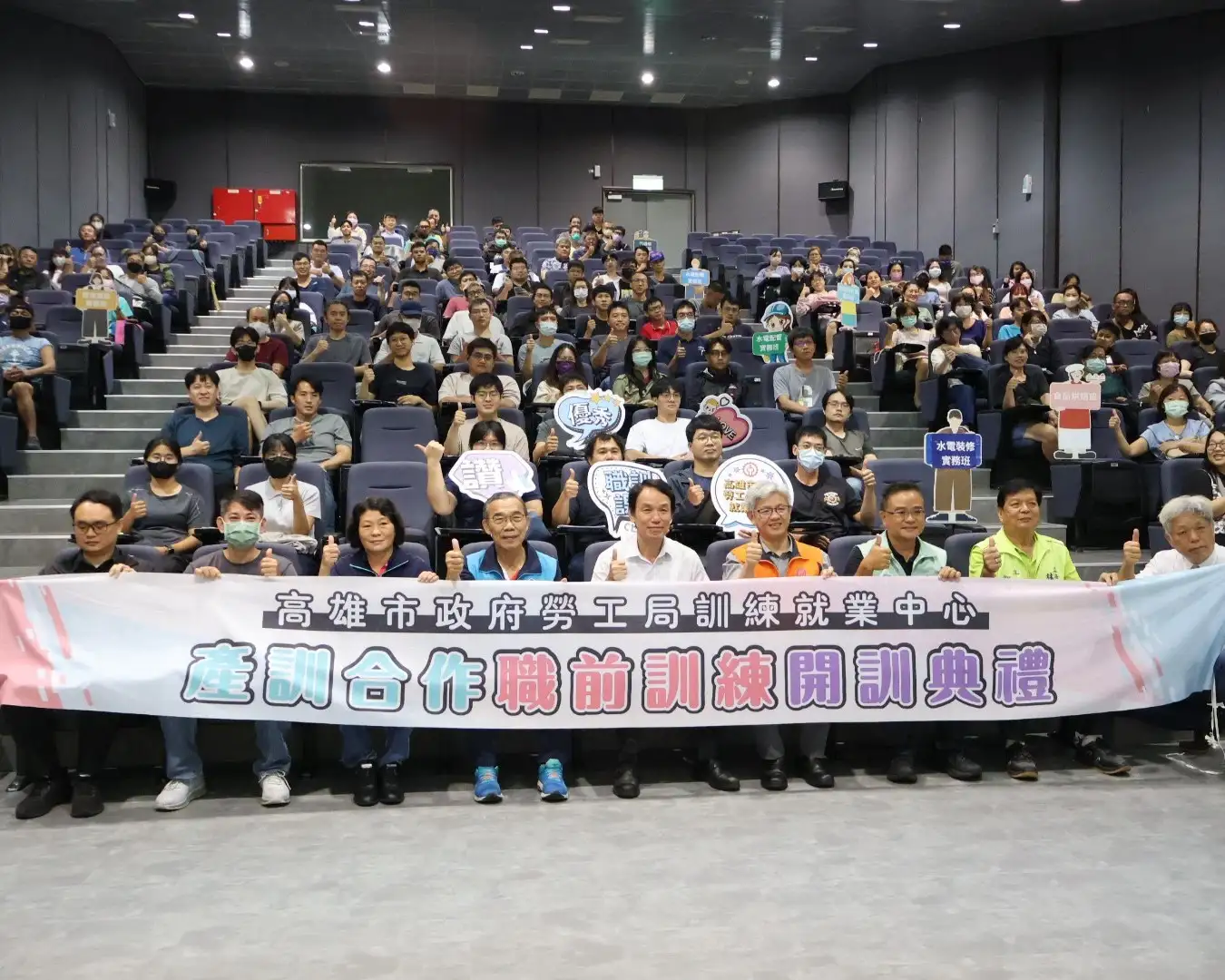 高雄市勞工局21日在大寮職訓場域舉行115年度第二梯次職業訓練班開訓典禮。（高雄市勞工局提供）