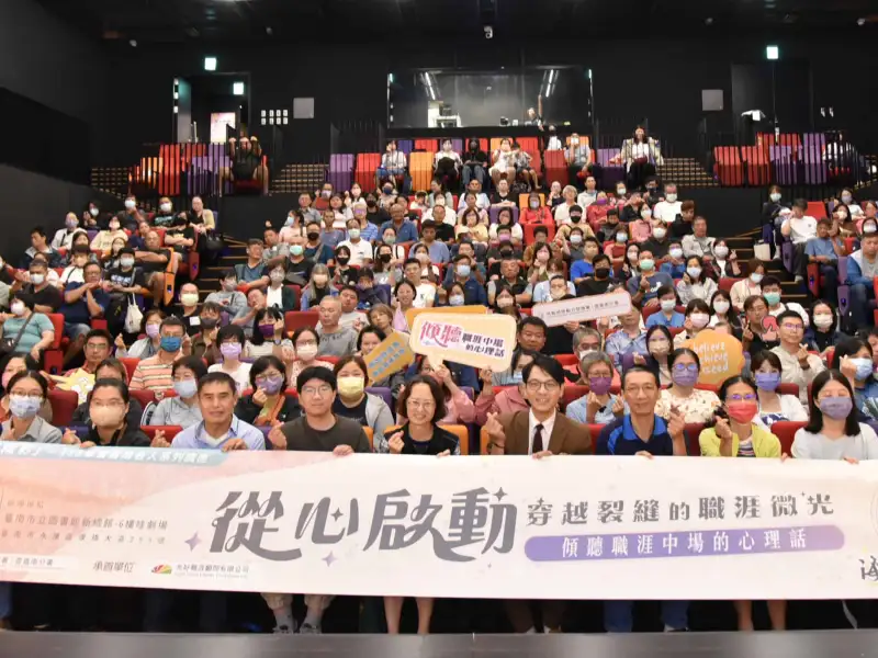穿越職涯裂縫找微光  海苔熊台南開講吸引近200人