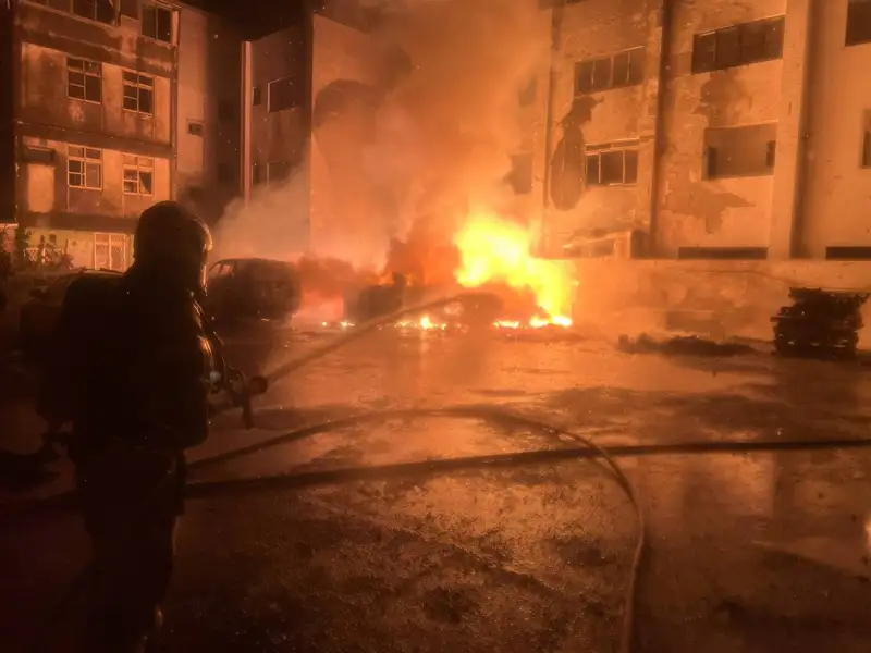 台南海佃路廢棄物火警爆炸　延燒11民宅14傷