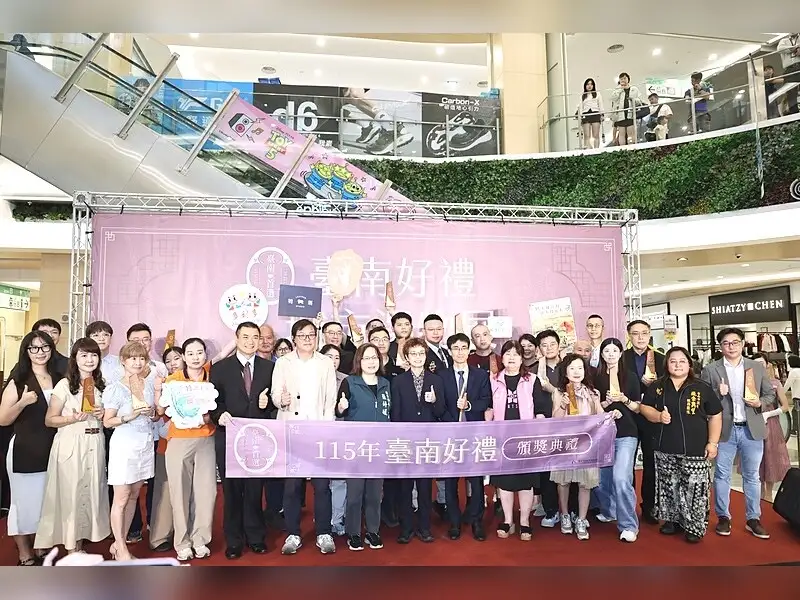 冠軍木瓜牛奶跨界推木瓜麵、芒果麵　搶攻臺南好禮中秋商機