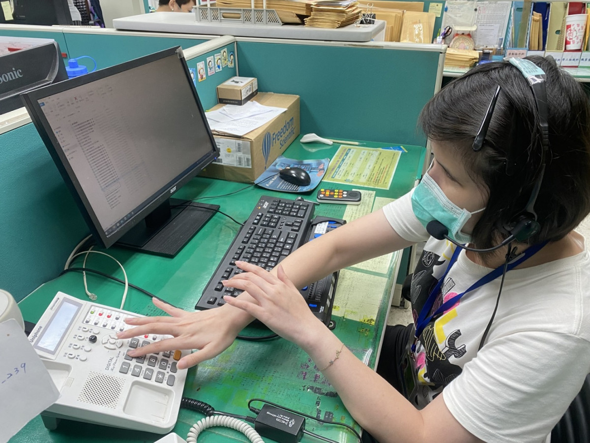 職務再設計專案協助視覺功能障礙者排除工作上的障礙