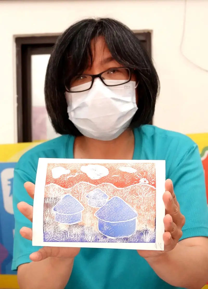 鎮北學堂藏書票課程結訓，現場展示學員多件藏書票創作成果。（記者范繼如攝）