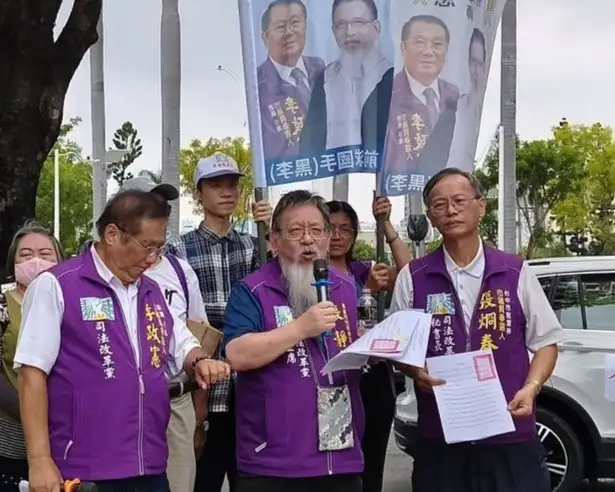 司法改革黨主席張靜31日在張俊宏陪同下完成高雄市長參選登記，強調將以人民權益為核心，主張拉近政府與市民距離，推動高雄民主重新出發。（取自司法改革黨臉書）