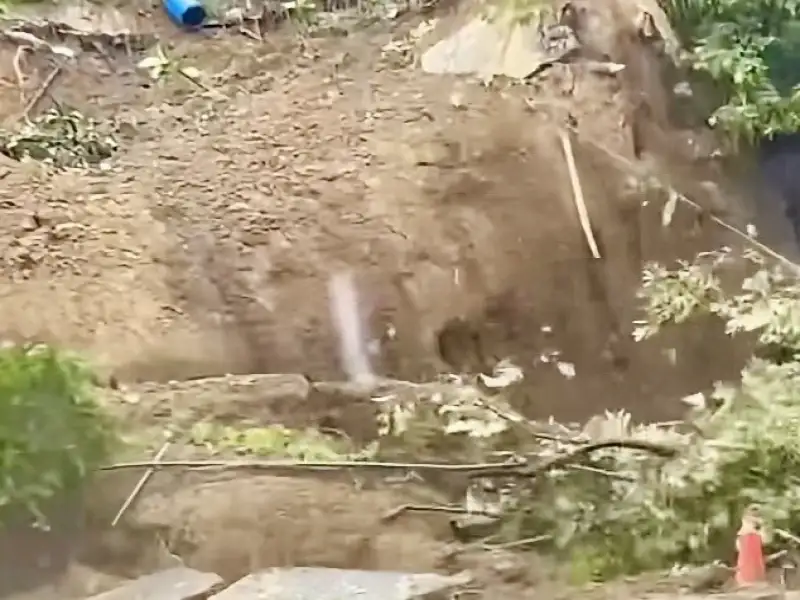 豪雨沖刷松富街擋土牆頻坍  陳麗娜籲市府優先投入防災