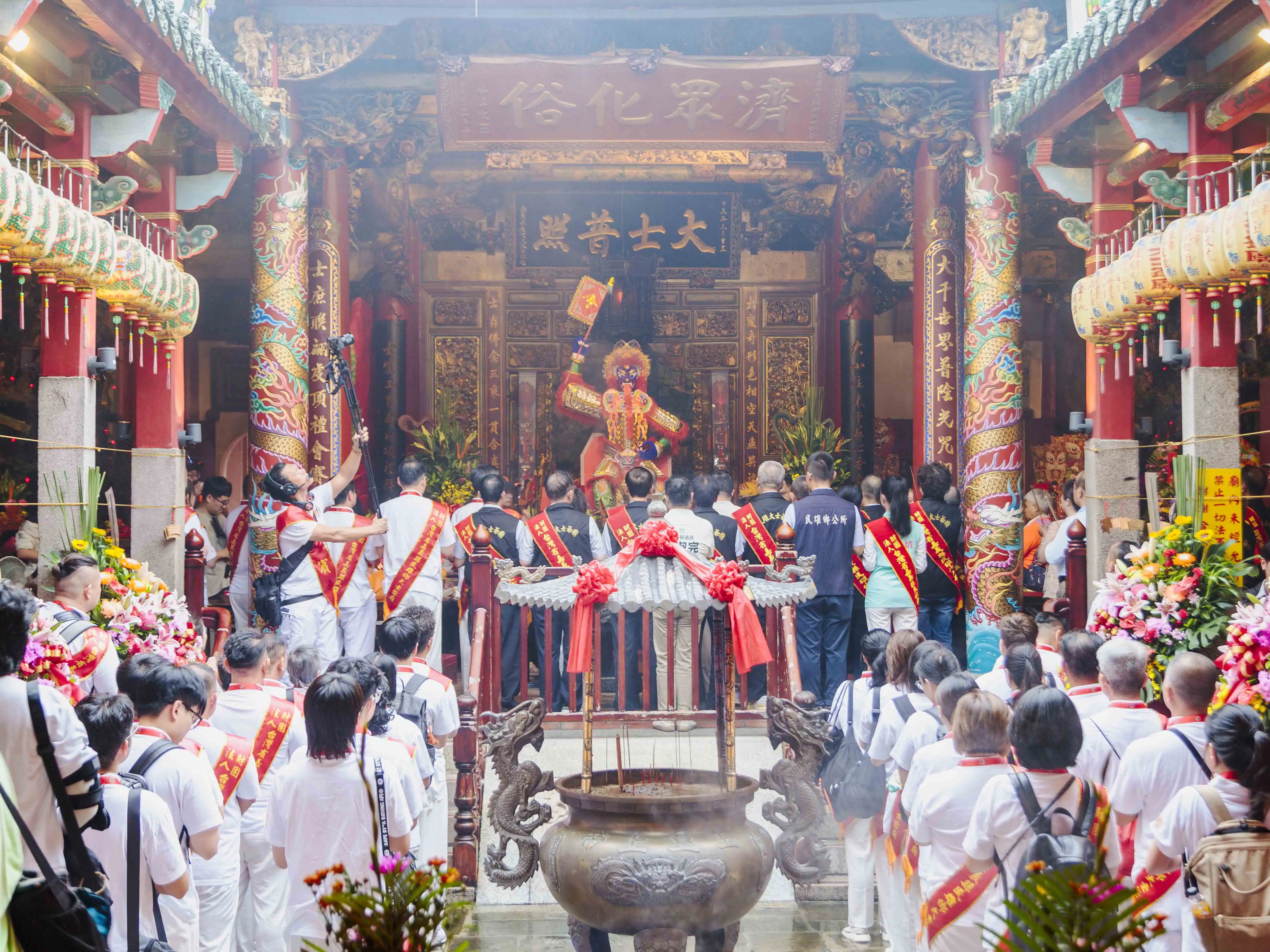 一年一度民雄大士爺文化祭今2日清晨在大士爺廟舉行祈福團拜，正式展開一連3天祭典。(嘉義縣政府提供)