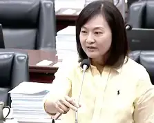 高雄市議員陳麗娜8日關切氣爆案代位求償及善款歸墊進度，要求市府提前盤點可能承擔的財務責任，妥善規劃後續歸墊及災區資源運用。（記者吳文生攝）