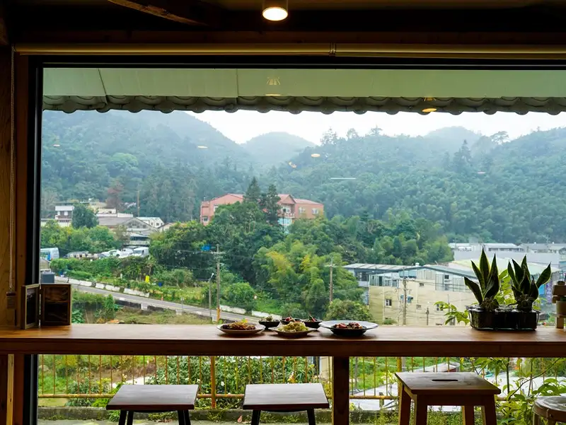 嘉義梅山迎來一年一度的候鳥生態盛景，推薦民眾把握農曆節氣「白露」前後賞鷺時節，串聯太平、太興規劃秋日山城一日遊。(嘉義縣政府文觀局提供)