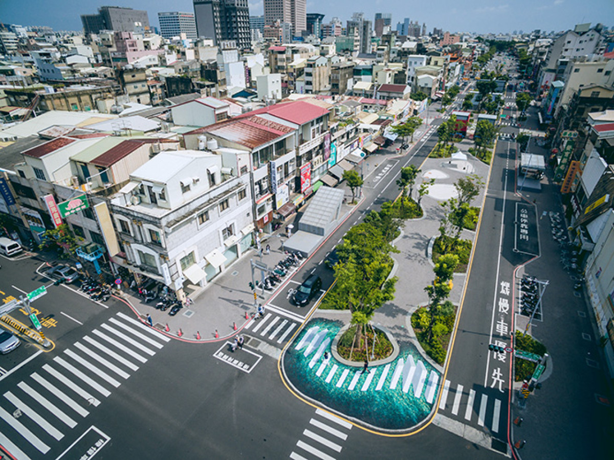 海安路景觀工程兼具綠化、行人步行、藝術造街及商店購物。