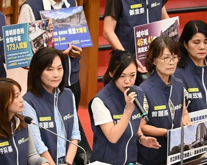 高雄市議員白喬茵、李雅靜、邱于軒針對賴瑞隆政治獻金議題提出質疑，要求說明陳秋白本人捐款及相關退款處理情形。（國民黨團提供）