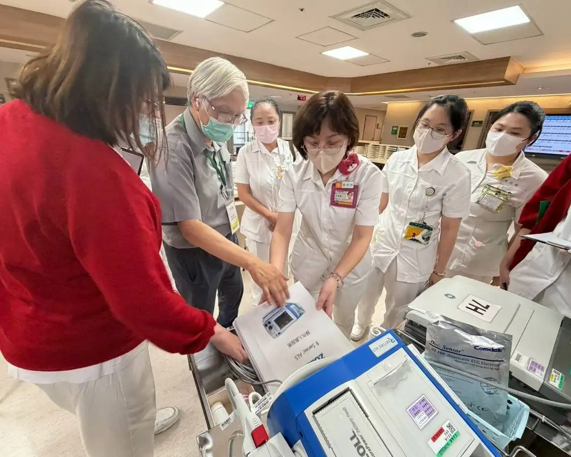 嘉義縣衛生局邀集醫療專家及縣府跨局處人員，前往嘉義長庚醫院、衛生福利部朴子醫院辦理醫院督導考核。(嘉義縣衛生局提供)