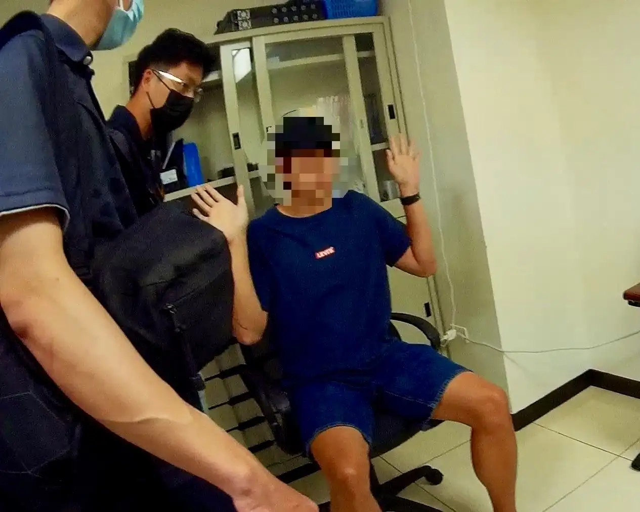 李姓主嫌自112年起在台灣成立數位行銷科技公司，涉嫌運用數位廣告吸金。(台南市政府刑警大隊提供)