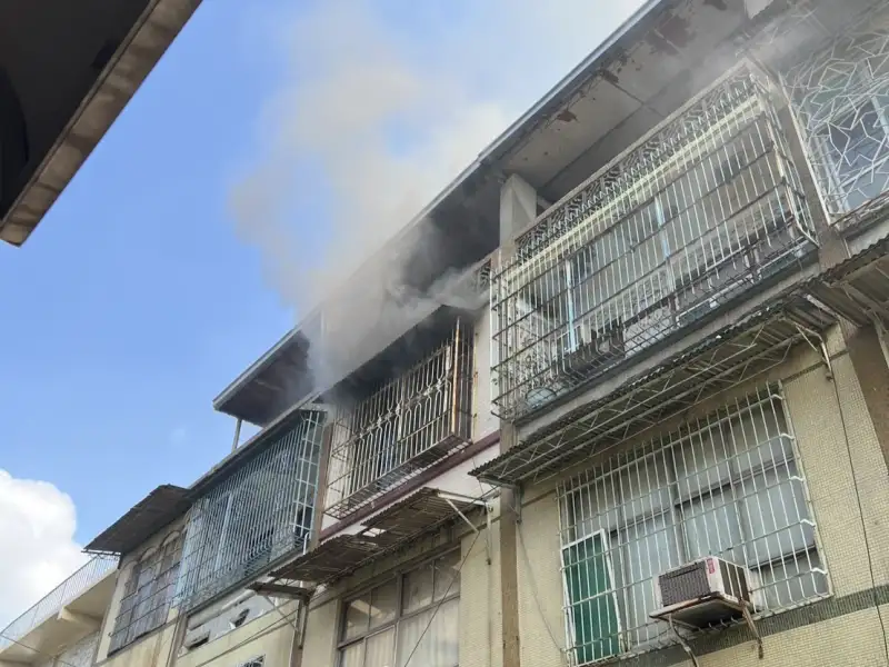 高雄草衙中街住宅火警  63歲女子屋內不幸身亡