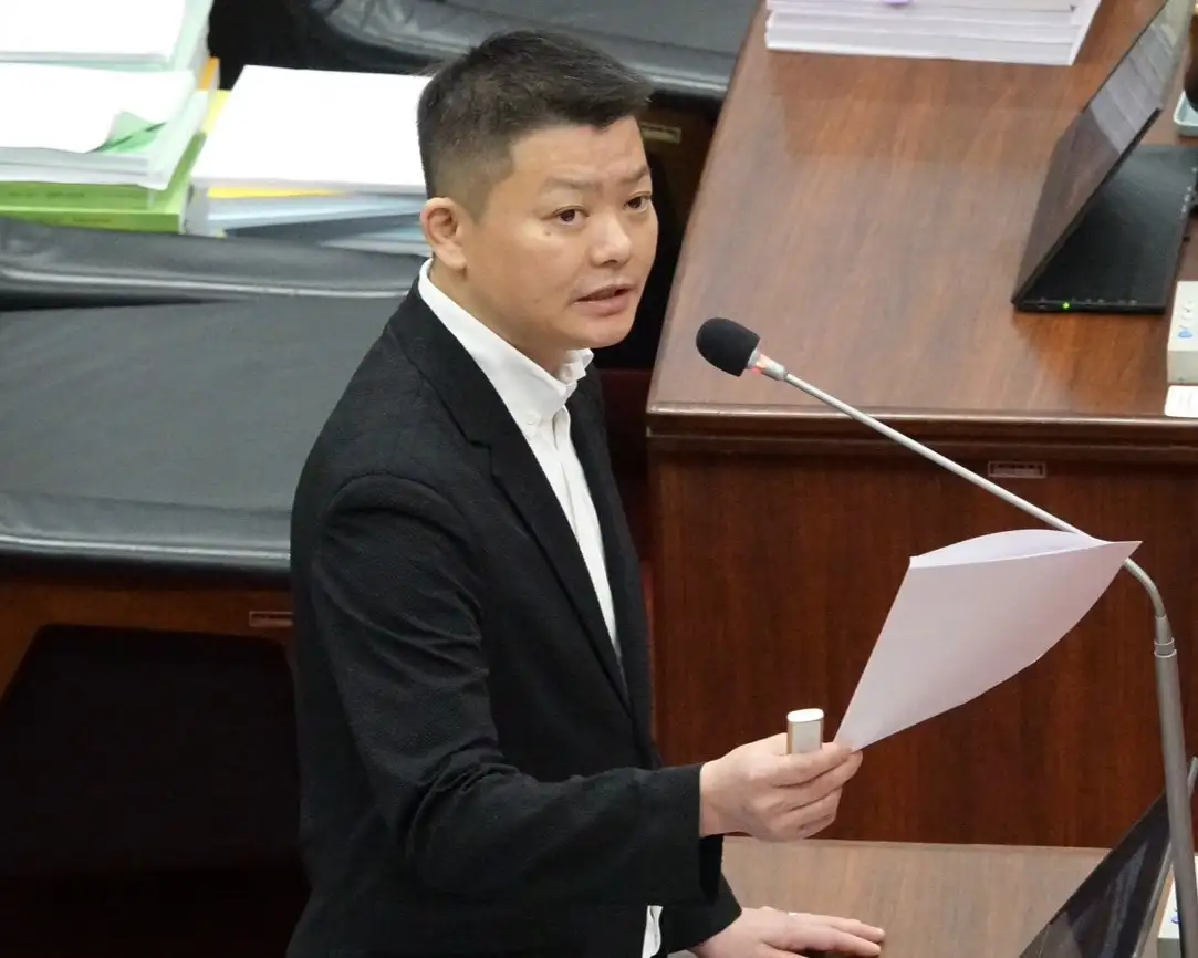 高雄市副議長曾俊傑建議市府將演唱會觀光商機從夜間延伸至隔日早晨，推動「晨經濟」，並串聯在地特色早餐與商圈，延長旅客停留及消費時間。（曾俊傑提供）