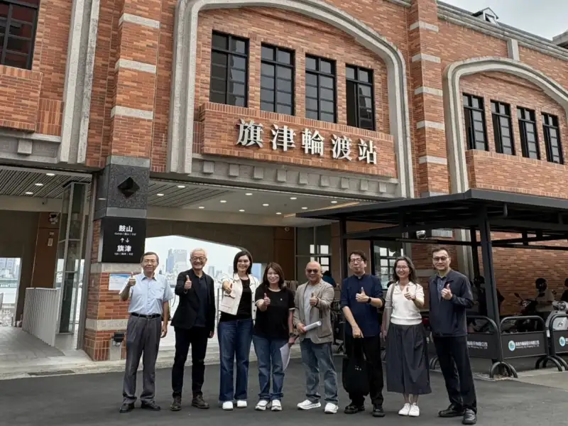 搭「艾莉絲號」實測港區航線  高市議員促輪渡站服務再升級