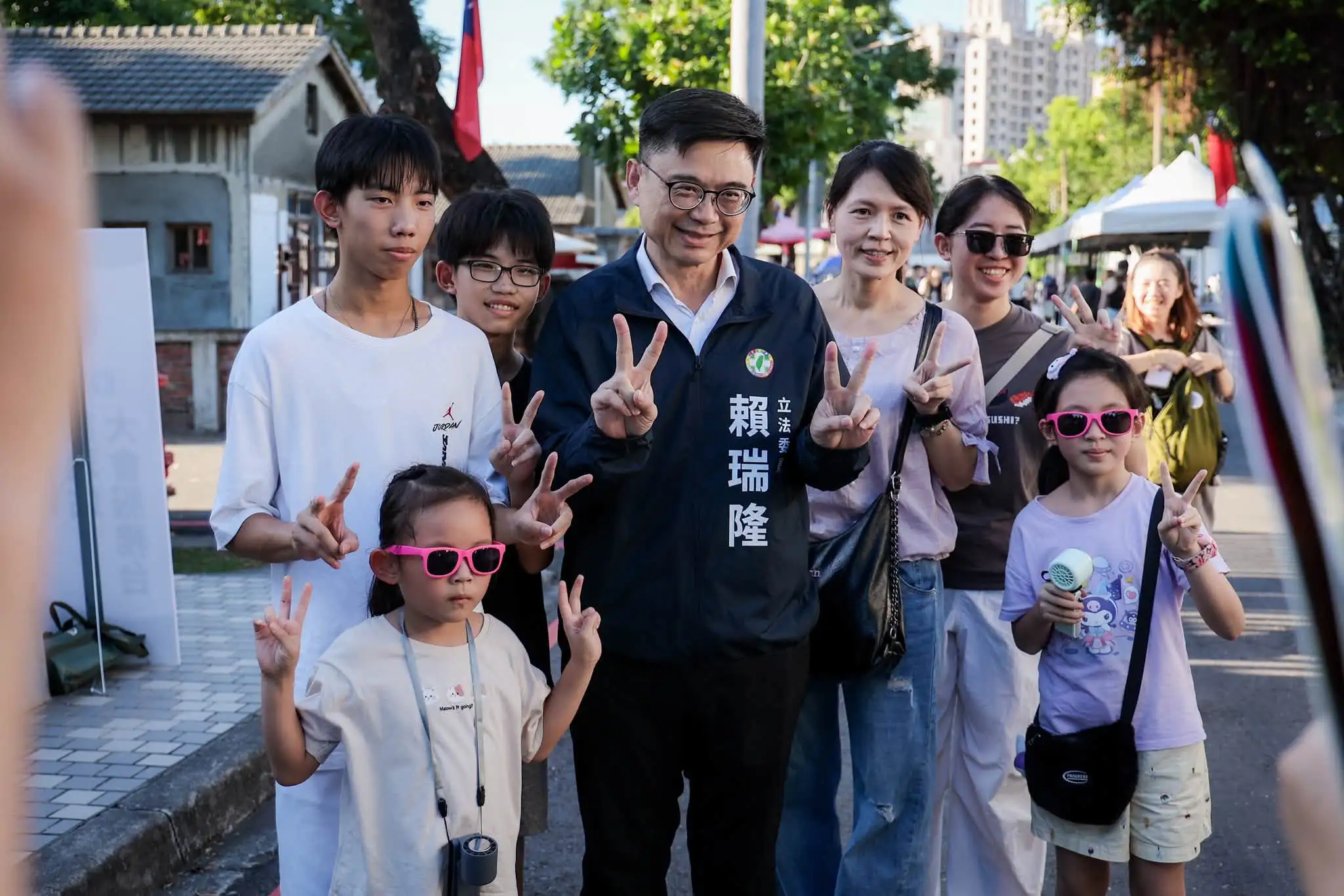 市長候選人賴瑞隆教師節前夕提出「高雄教育未來式」7大教育承諾，從教師支持、學生照顧到國際教育及人才培育提出規劃。（賴瑞隆團隊提供）
