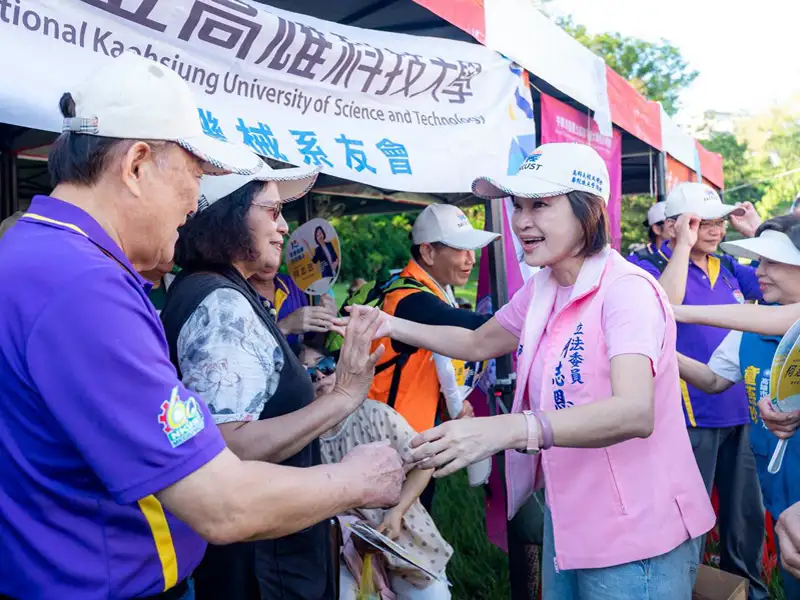 柯志恩帶旗山香蕉參加烤肉  用行動表達她支持旗山蕉農