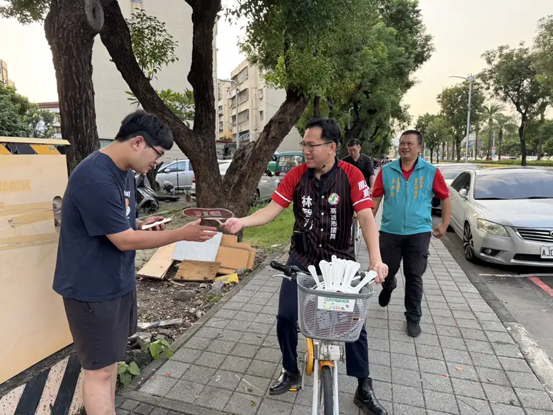 「小黃單車追大黃垃圾車」林智鴻YouBike掃街逾百公里