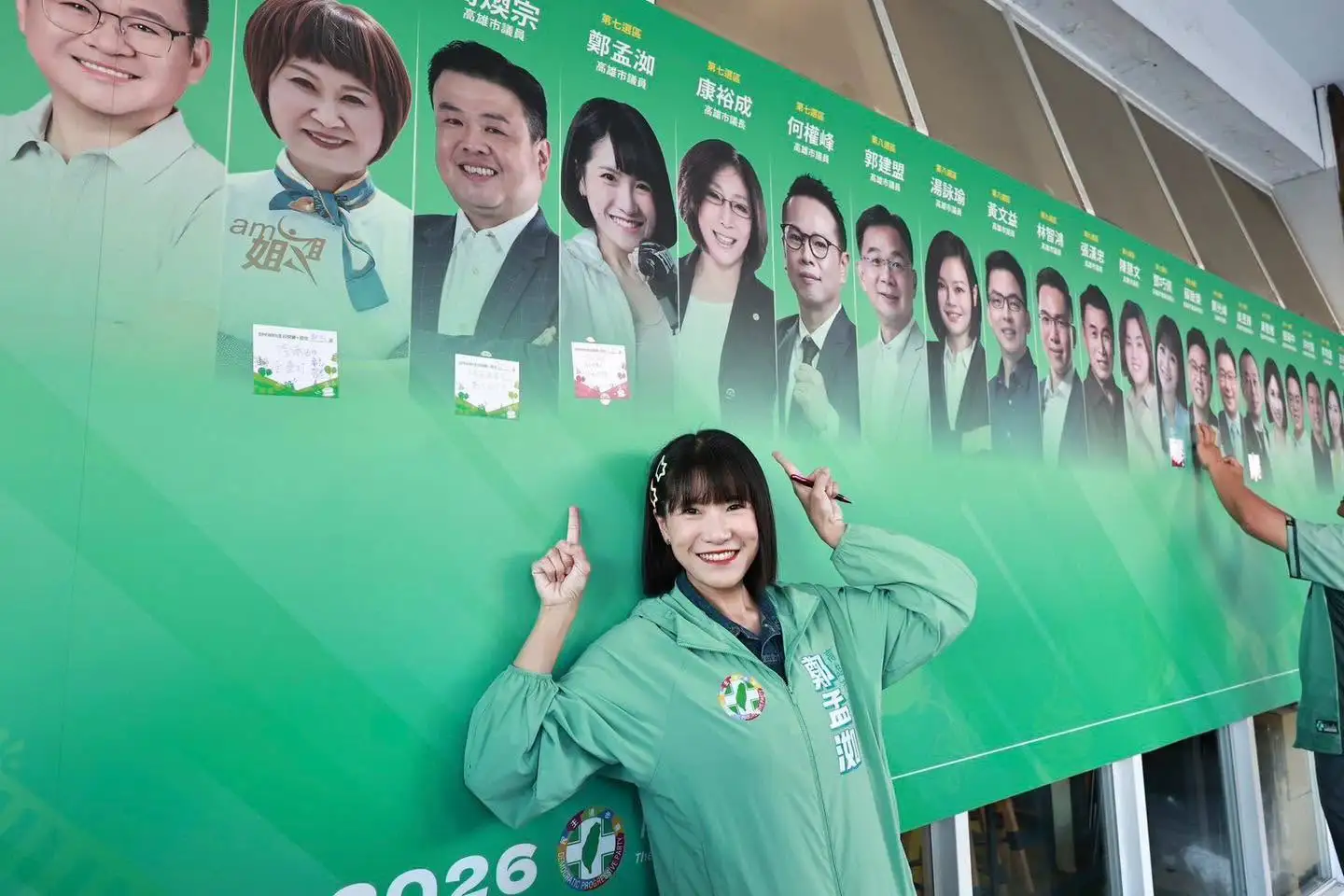 市議員鄭孟洳指出，「大港青年實習計畫」是青年探索職涯的重要管道，但目前企業職缺與青年實際需求出現落差，市府應增加暑期有薪實習機會。（記者吳文生攝）