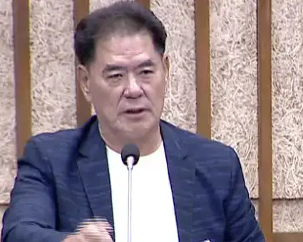 高雄市議員劉德林30日總質詢，關注敬老卡、長照及少子化等議題，建議擴大高齡福利及青年家庭居住支持。（記者吳文生攝）