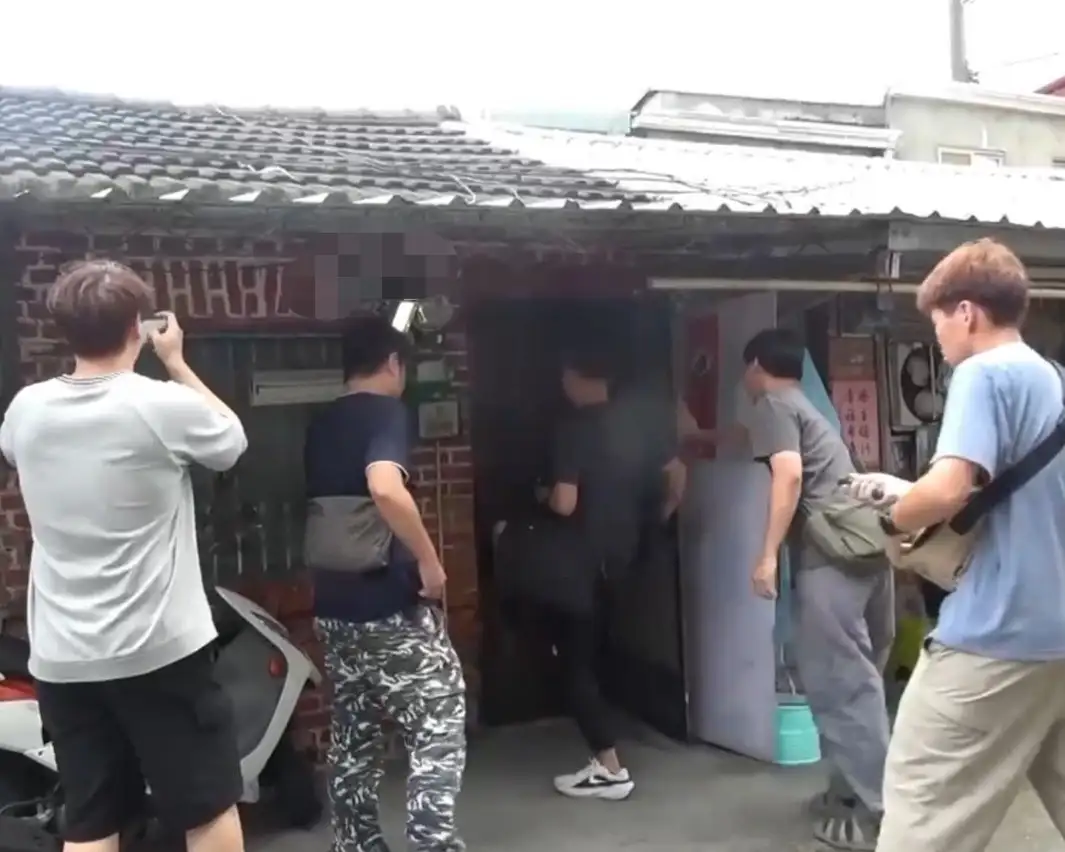 高雄警方偵辦其他案件時發現屏東市疑有販毒集團活動，與屏東警方共組專案小組追查，鎖定溫姓男子等人涉嫌利用民宅作為毒品交易據點。(高雄市政府警察局提供)