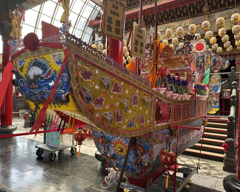 喜樹萬皇宮「龜醮」祭典中的龜靈公神像，承載庄民世代相傳的海龜傳說，每年農曆八月二十四日依古例舉行祭儀，表達對龜靈公的悔歉與敬意。(記者張振興攝)
