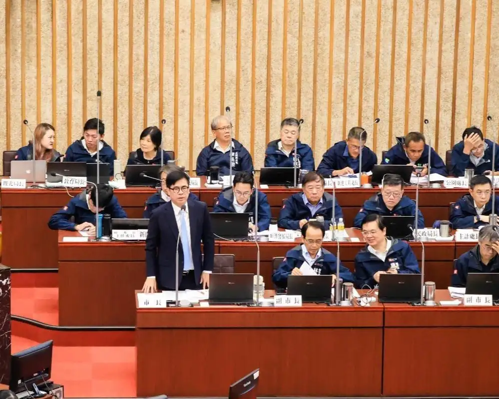 高雄市長陳其邁2日在議會答詢表示，捷運紫線推動方向沒有改變，「紫線會蓋到佛光山」，未來將依整體路網、運量及財務條件分階段推進。（高雄市府提供）