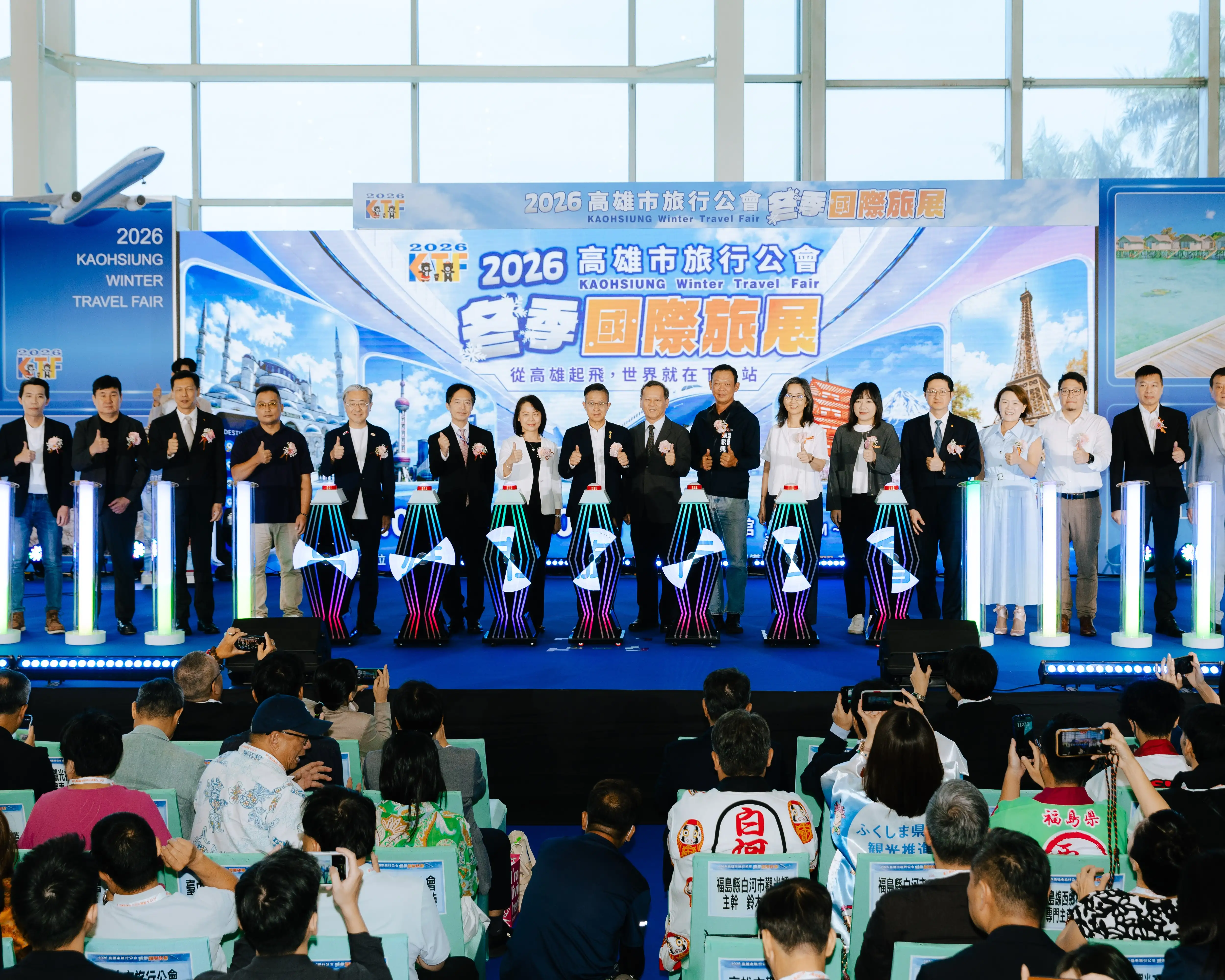 高雄市政府觀光局打造高雄主題館，集結在地美食、特色旅宿、港灣遊程及城市伴手禮，並推出多項旅展限定優惠，搶攻秋冬旅遊市場。（高雄市觀光局提供）
