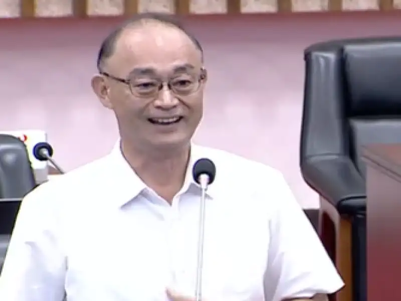 國小逾1.3萬台老舊電腦  黃柏霖促市府加速校園設備升級