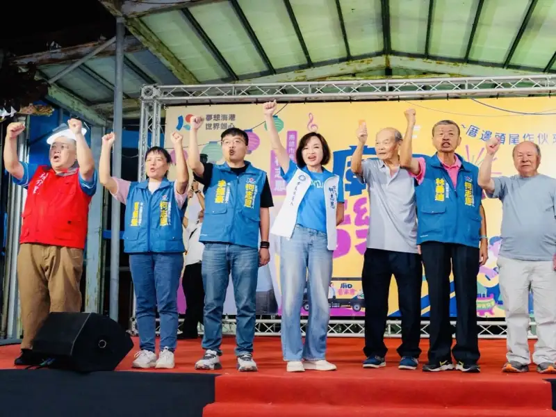 柯志恩走進旗山廟口與鄉親互動  主張市政回歸專業
