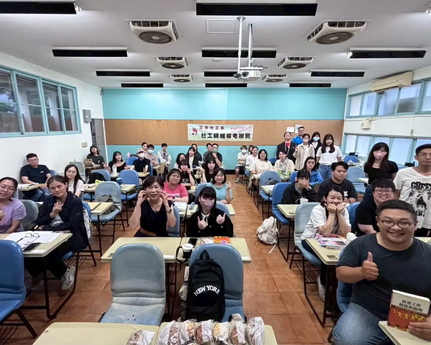 嘉南藥理大學國家考試再傳捷報，社會工作系今年也有54人取得社工師證照，通過率達54.1%。(嘉南藥理大學提供)
