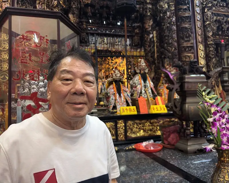北極殿主委林國義就是從鹽田走出來的鹽埕人。(記者張振興攝)
