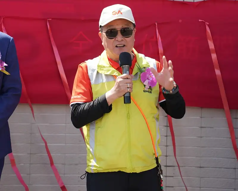 紅崴集團創辦人謝進興為開幕儀式演講，表示拚健康，健康活著最重要。(紅崴科技集團提供)