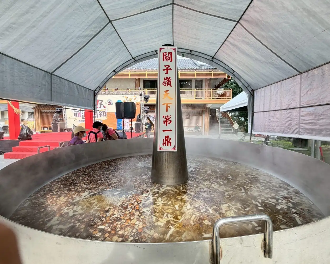 一年一度的關子嶺溫泉美食節即將開跑，邀請大家把握秋季來關子嶺，泡一池泥漿溫泉、吃一桌在地美食。(台南市政府提供)