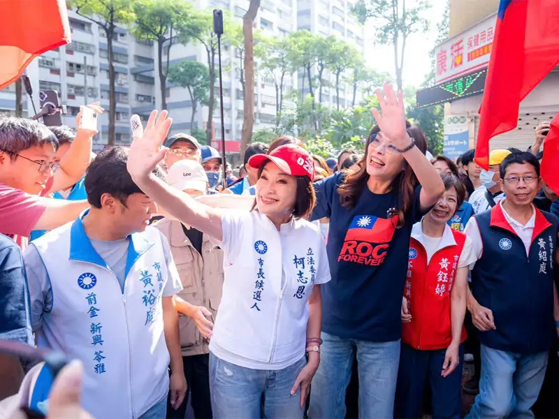 鄭麗文高雄國慶升旗喊翻轉南台灣　籲團結支持柯志恩、謝龍介、蘇清泉