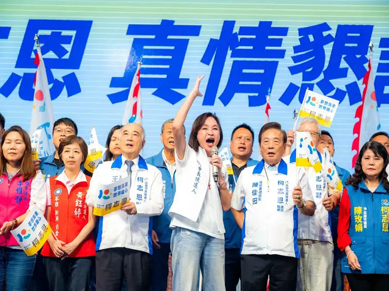 柯志恩後援會授旗大會3500人力挺  鄉親送新鞋祝12/25走進高雄市政府