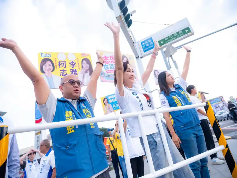 柯志恩連假後路口拜早安　感謝市民熱情回應：持續為高雄打拚