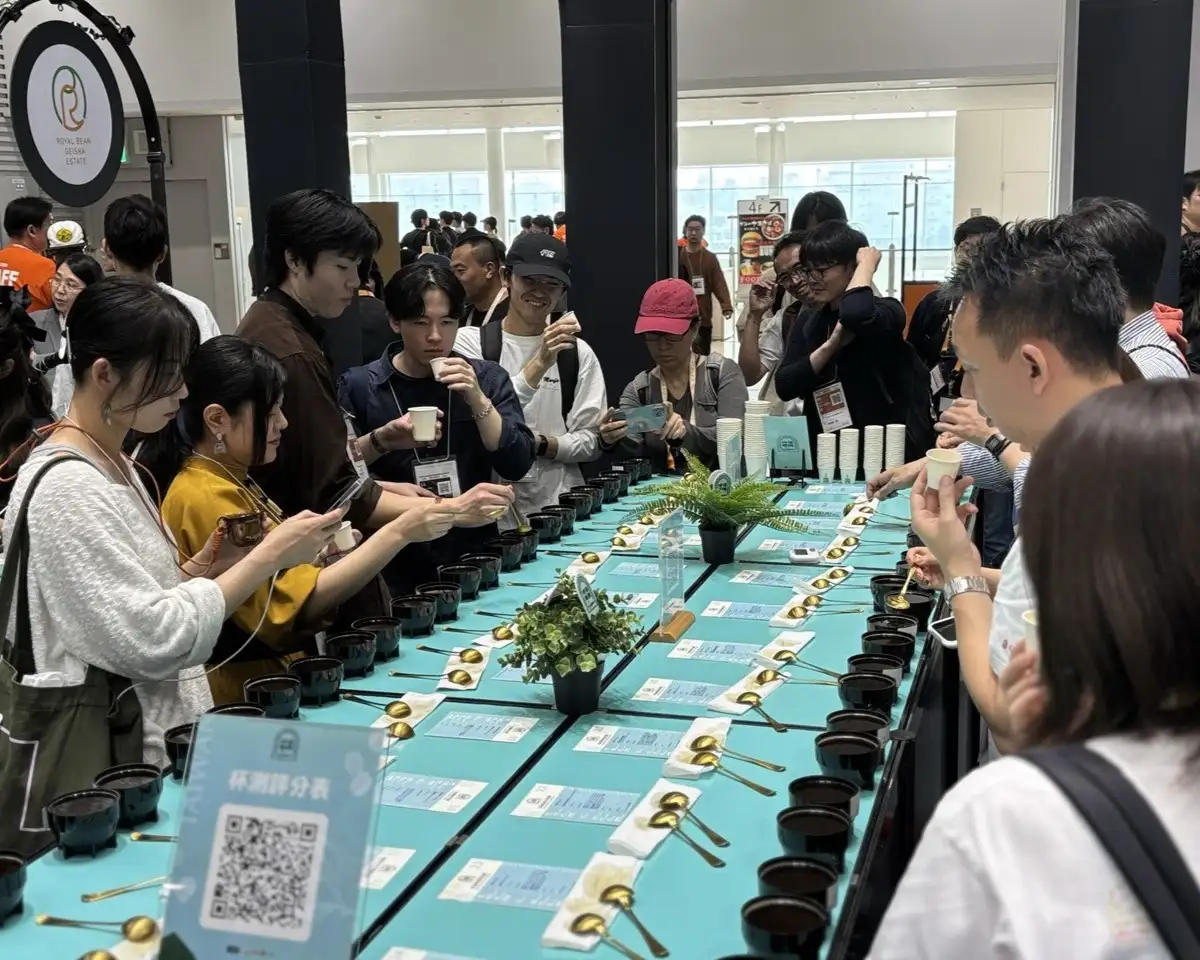 嘉義縣政府率領8家精品咖啡莊園參加日本SCAJ國際精品咖啡展，設立「啡嚐嘉義」展館，10月14日至17日安排4場專業杯測，展出24款特色咖啡。(嘉義縣政府提供)