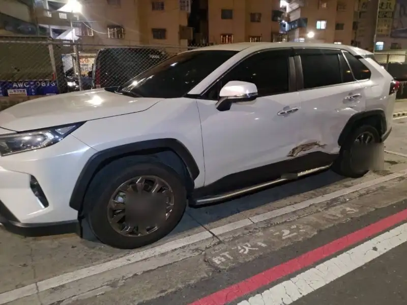 國1南向368.4公里3車連環撞  2人輕傷送醫