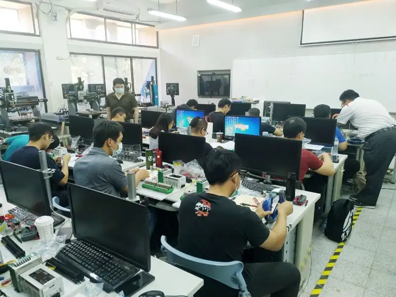 勞動部職訓助青年轉職  倉管跨域工程師薪資成長30%