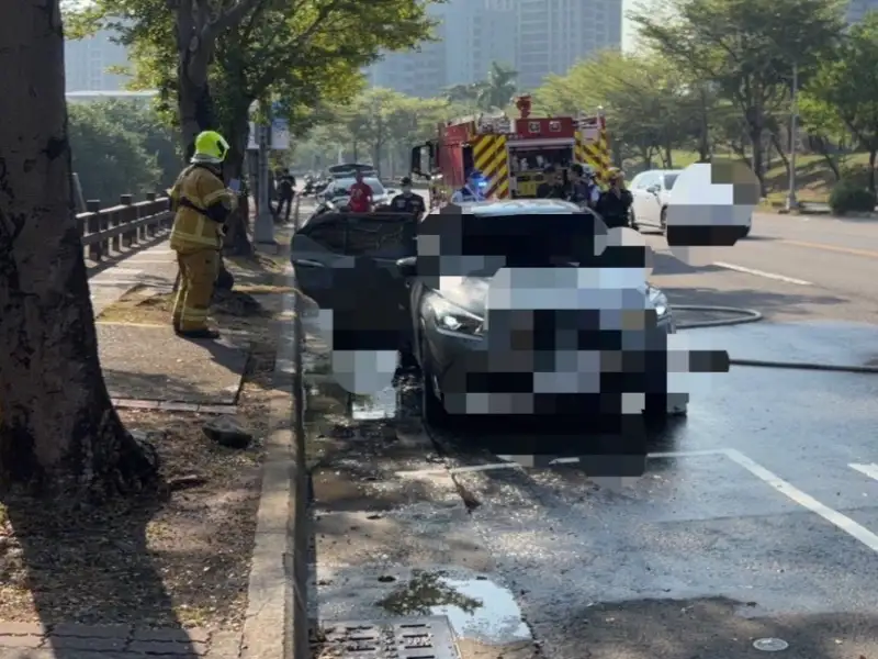 高雄十全三路火燒車奪2命  起火原因待鑑定