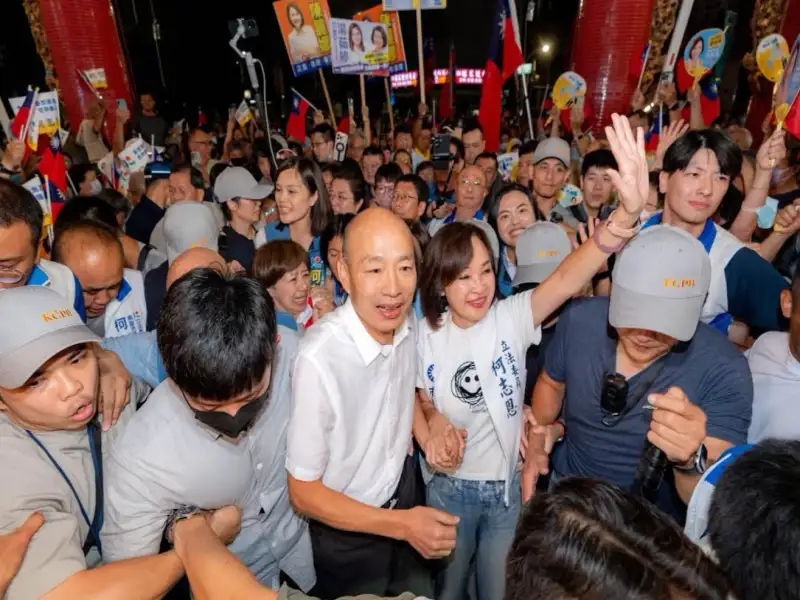 挫敗沒讓我離開！柯志恩攜韓國瑜小港廟口開講 細數4年扎根路誓讓高雄重拾公平