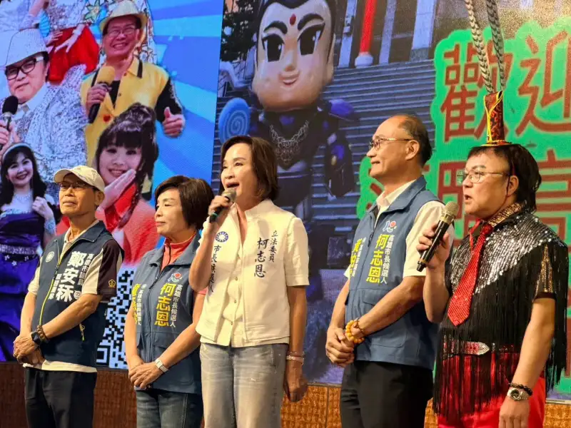 從動手玩科學到廟埕祈平安！柯志恩走訪科普列車與三鳳宮 見證高雄深厚城市生命力