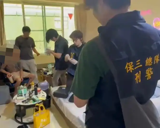 37歲張姓毒品通緝犯涉嫌製作荔枝口味喪屍煙彈，洪姓男子赤腳逃往鐵皮屋頂仍遭逮捕，全案移送橋頭地檢署偵辦。(保安警察第三總隊提供)